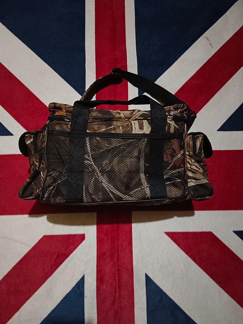 Sling storage bag camouflage (Category: Sling Bags) located in Santa Cruz. Submitted by rae_declutclothes (Listing ID 1447627983, Image 2). Description: 16 w 10 length.