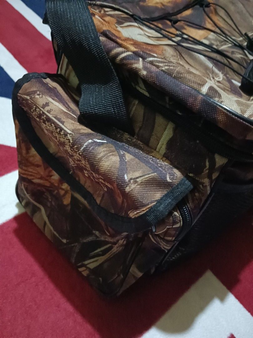Sling storage bag camouflage (Category: Sling Bags) located in Santa Cruz. Submitted by rae_declutclothes (Listing ID 1447627983, Image 3). Description: 16 w 10 length.