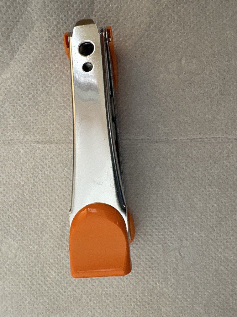 Stapler (Category: Stationery & School Supplies) located in Singapore. Submitted by esxter (Listing ID 1447550134, Image 3). Description: Brand new staplers Buy 4 for $15 Have different colours.