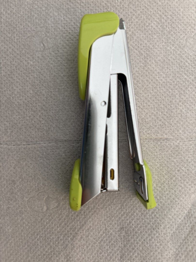 Stapler (Category: Stationery & School Supplies) located in Singapore. Submitted by esxter (Listing ID 1447550134, Image 6). Description: Brand new staplers Buy 4 for $15 Have different colours.