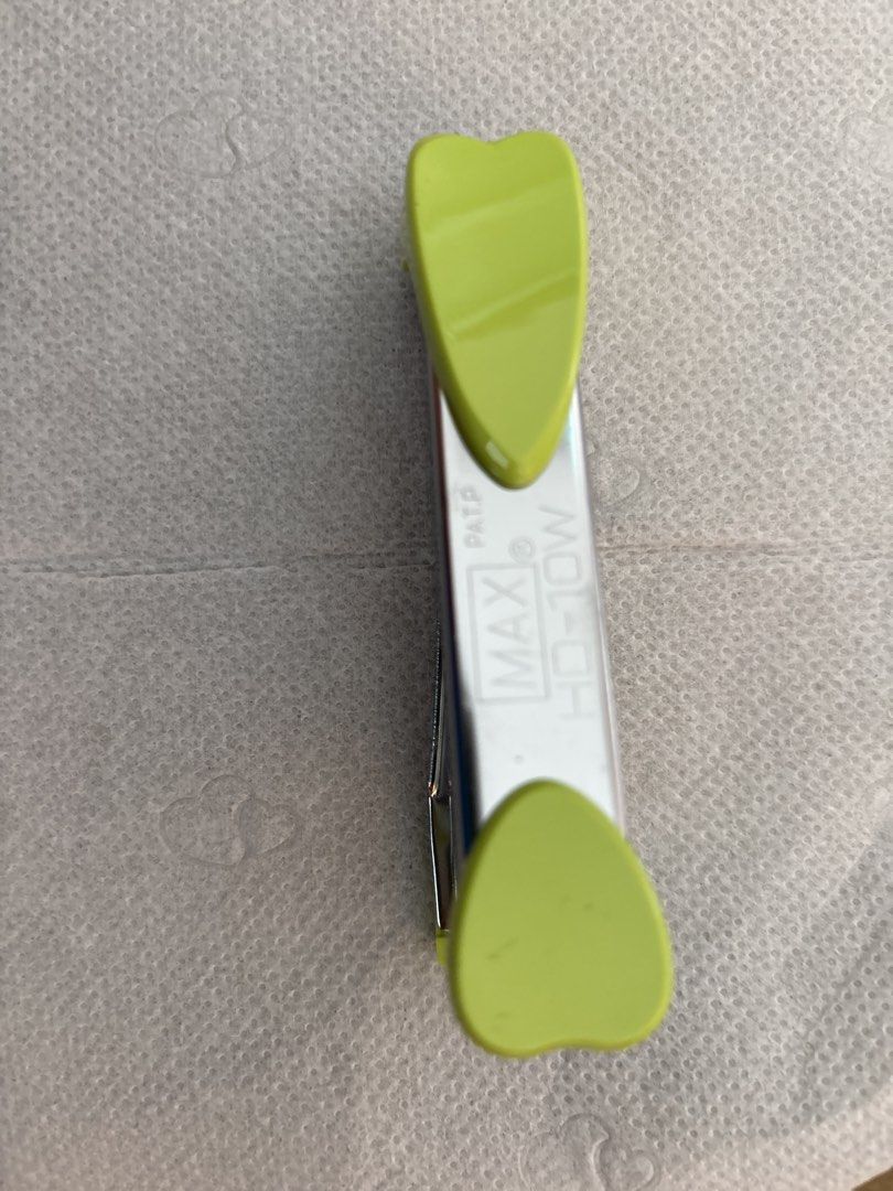 Stapler (Category: Stationery & School Supplies) located in Singapore. Submitted by esxter (Listing ID 1447550134, Image 5). Description: Brand new staplers Buy 4 for $15 Have different colours.