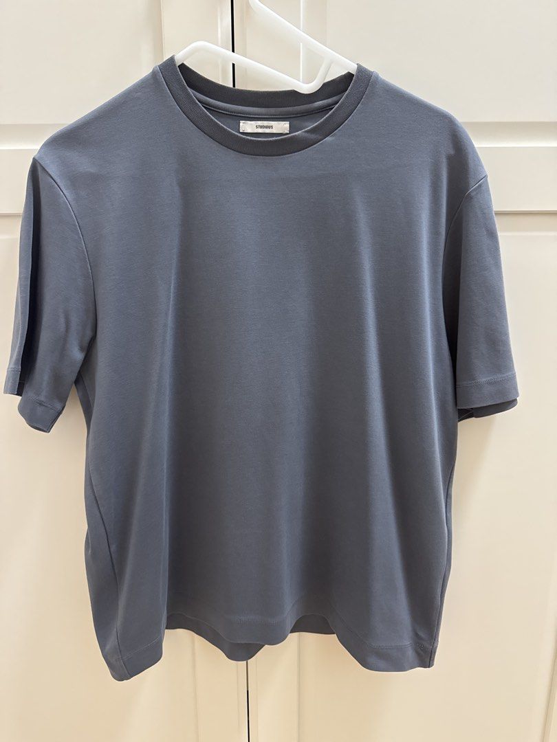 Studious Tee （分類：T-shirt、恤衫、有領衫）位於 Hong Kong。 由 closet__store 提交（商品編號 1447620417，圖片 1）。簡介： 。