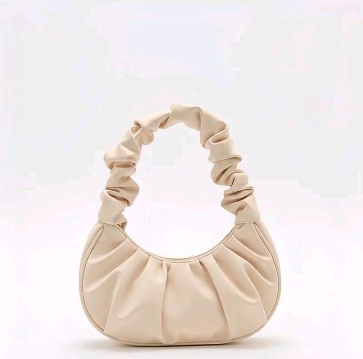 tas selempang wanita (Kategori: Tas & Dompet Wanita) berada di Jakarta Pusat. Dikirim oleh preloved_baju990 (ID iklan 1447520561, Gambar 1). Deskripsi: ✨ TAS SELEMPANG KRIWIL ✨ Tas selempang dengan desain kriwil yang unik dan fashionable, cocok untuk menemani aktivitas sehari-hari. Tampil cantik, praktis, dan nyaman digunakan ke mana saja. 👜 Model selempang kekinian 👜 Tekstur kriwil yang estetik dan menarik 👜 Ringan serta nyaman dipakai 👜 Mua