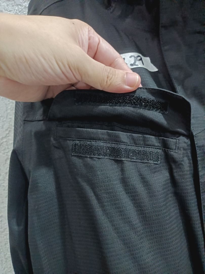 (PRICE DROP) - THE NORTH FACE TRICLIMATE OUTER SHELL JACKET (Category: Coats, Jackets and Outerwear) located in Calamba. Submitted by rootsph (Listing ID 1447651988, Image 3). Description: Details: Fits Large. Dimes: 22.5W x 29L Color: Black Condition: Excellent, light scratch underside of right ribbing (see photo), complete tags Please manage your expectation, item being sold is preloved and not brand new unless stated otherwise. Major and minor