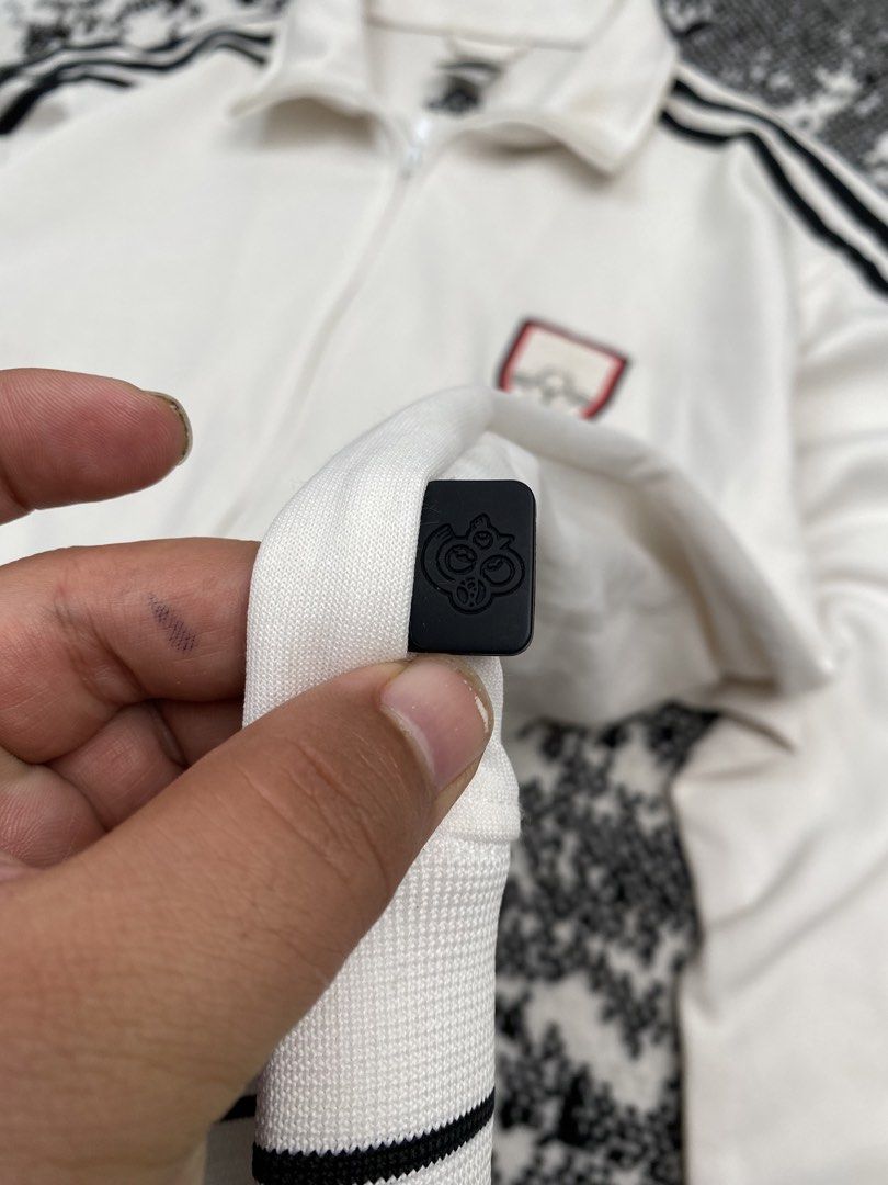 TRACKTOP (Kategori: Olshop Pria) berada di Bandung. Dikirim oleh jb.thriftshop (ID iklan 1447564354, Gambar 3). Deskripsi: TRACKTOP Size L Fit XL Good Condition.