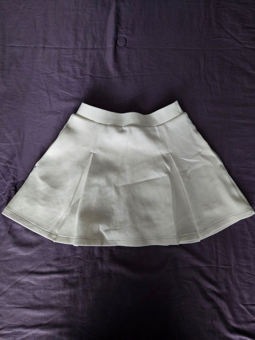 Uniqlo Kids White skort (Category: Babies & Kids Fashion) located in Makati City. Submitted by cjoy03 (Listing ID 1447510263, Image 1). Description: - Uniqlo Kids White Pleated Skort - Size 140 - Comfortable elastic waistband - Simple and classic design - Versatile: easy to pair with various tops -.
