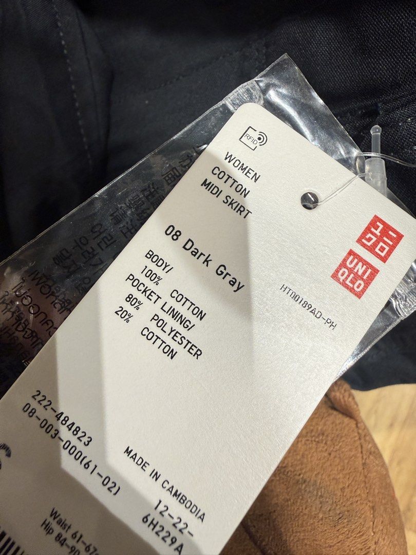 Uniqlo Midi skirt (Category: Skirts) located in Quezon City. Submitted by annela_ (Listing ID 1447613266, Image 2). Description: .