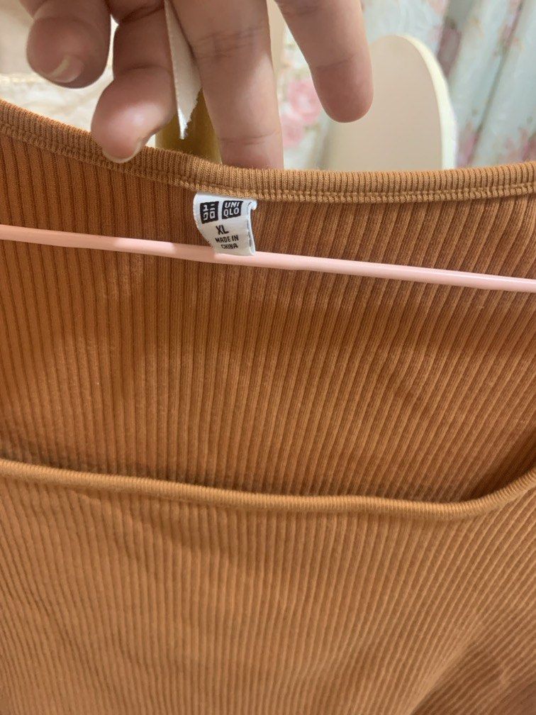 Uniqlo Square Neck Ribbed Crop Top (Category: Blouses) located in Bocaue. Submitted by gaille29 (Listing ID 1447591137, Image 2). Description: Worn once Fits M-XL.