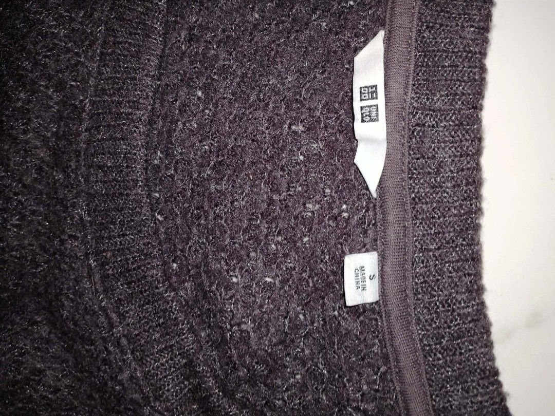 Uniqlo Textured Knit Sweater (Category: Longsleeves) located in Malabon City. Submitted by rohdthrift (Listing ID 1447625609, Image 3). Description: - Uniqlo Dark Grey Textured Knit Sweater - Size: S - Material: Acrylic, Wool, Nylon, Spandex blend - Features: Long sleeves, ribbed cuffs and hem - Style: Great for layering or wearing on its own - Comfort & Warmth: Designed for coziness pm for more info.