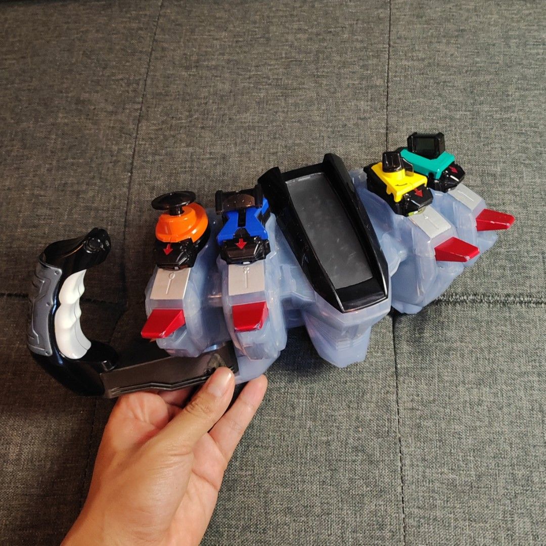 USED BANDAI DX Fourze Driver ( Missing Strap ) Kamen Rider Fourze (Category: Toys & Games) located in Kemaman. Submitted by aimoontoys (Listing ID 1447499410, Image 2). Description: USED BANDAI DX Fourze Driver ( Missing Strap ) Kamen Rider Fourze - Bandai. - USED / NO BOX. - All Function. - Condition macam dalam gambar. 🌷 - Batteries Not Included. - |✨RM 100 ✨| - Fast Payment Only 💸 . - Item akan di Pos 2 atau 3 Hari Selepas Payment Menggunaka