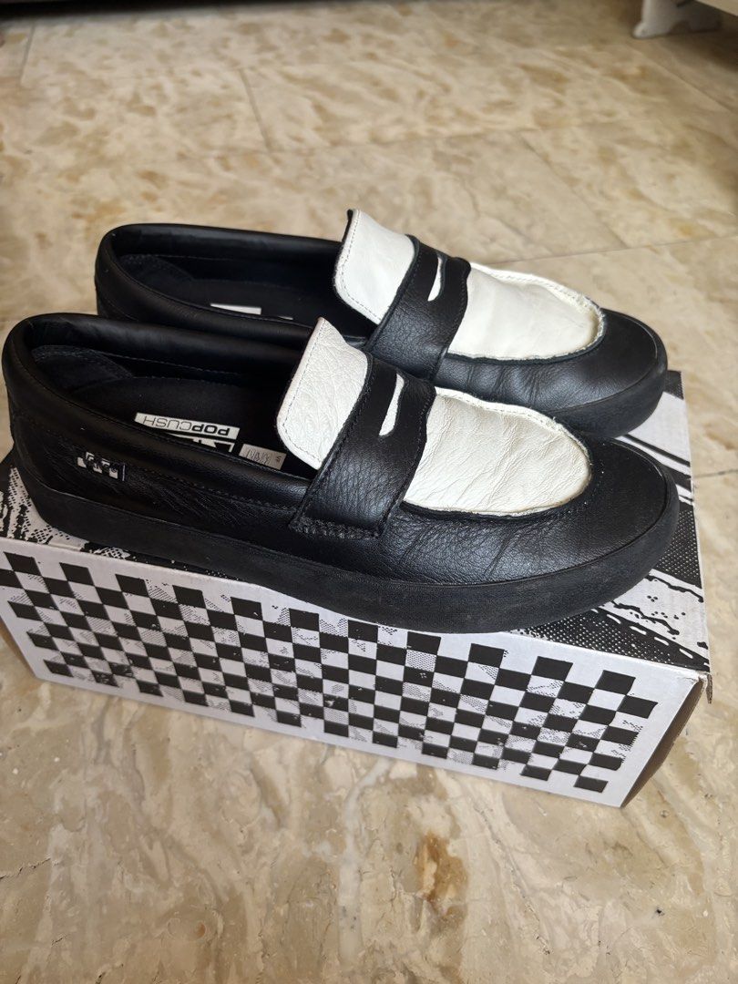 Vans Skate Loafer Black White (Category: Sneakers) located in Pasig City. Submitted by rigged_ (Listing ID 1447476842, Image 2). Description: - Vans Skate Loafer - Color: Black and White - Size: US Men's 7 - Includes: Original box.