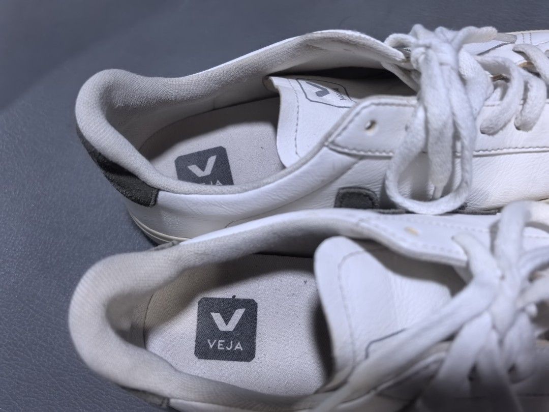 Veja Sneakers White Leather Grey Logo EU 41 (Category: Sneakers) located in Cagayan de Oro. Submitted by pootx (Listing ID 1447588020, Image 3). Description: - Brand: Veja - Color: White leather with grey logo details - Size: EU 41 (US 8, UK 7, JPN 26, BR 39) - Origin: Made in Brazil - Style: Classic low-top sneakers - Ideal for: Everyday wear.