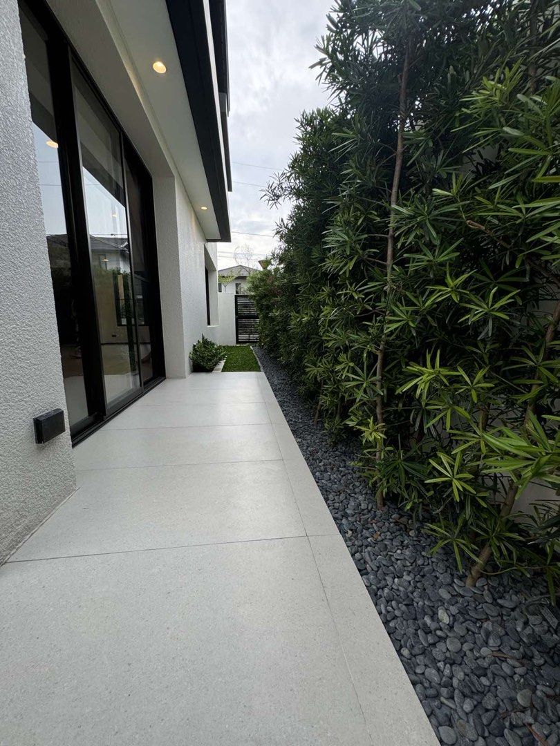 Verdana Homes Namplasan (Category: House & Lot) located in Quezon City. Submitted by inaroman (Listing ID 1447562437, Image 3). Description: Modern & elegant brand new home, 4BR/TB with walk in closet, powder room, maid’s room with T&B, upper multi-purpose room. Two new Daikin inverter aircond. Well ventilated, pergo flooring, tostem windows,stone coated metal roofing & 2 covered carport. 5 min from SLEX Namplazan exit. .