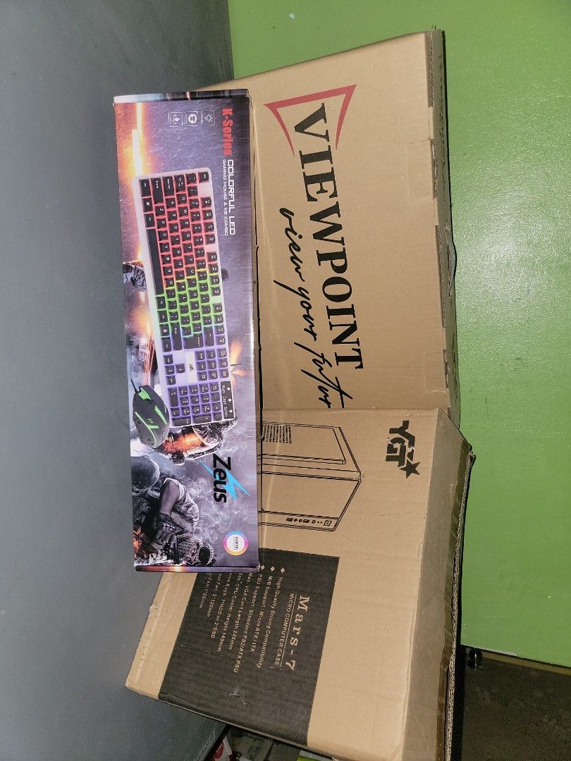 Desktop Computer Set with Keyboard and Mouse (Category: Desktops) located in Quezon City. Submitted by pageme.online (Listing ID 1447549073, Image 3). Description: - Complete Viewpoint desktop computer set - Includes monitor, keyboard, and mouse - Detailed specifications Windows 10 Original Licensed Ryzen 5 Pro 8GB Ram 256 SSD 1TB HDD 19" Monitor Keyboard and Mouse - Original Packaging - Ready for a new owner 3 sets available =============== 1 DE