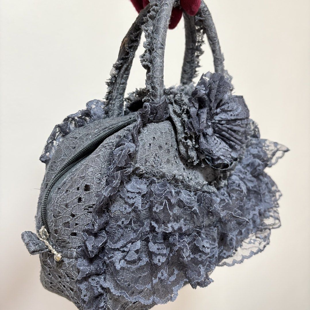 Y2K VINTAGE LACE HANDBAG (Category: Beach Bags) located in Cainta. Submitted by prebyihellop (Listing ID 1447510623, Image 2). Description: No issue Good condition Spacious.