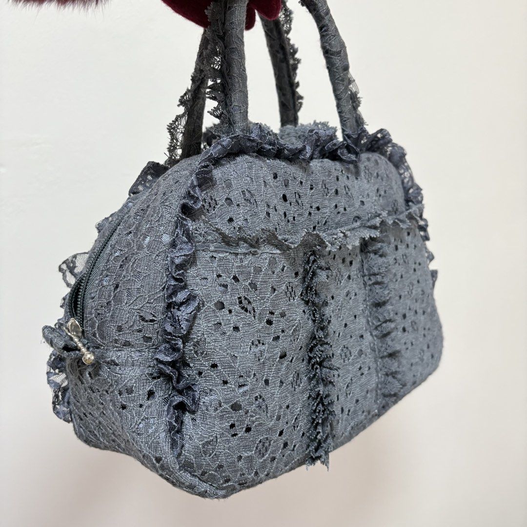Y2K VINTAGE LACE HANDBAG (Category: Beach Bags) located in Cainta. Submitted by prebyihellop (Listing ID 1447510623, Image 3). Description: No issue Good condition Spacious.