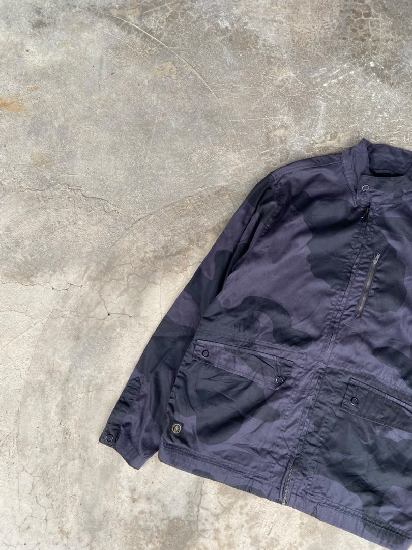 Volcom Jacket (Category: Tshirts & Polo Shirts) located in Kuala Lumpur. Submitted by bundleby.auf (Listing ID 1447535619, Image 3). Description: pit 21 labuh 18.