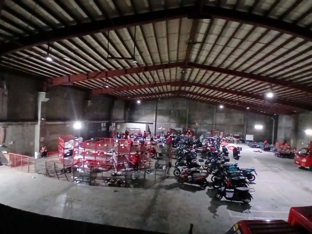 Warehouse For Lease in Pasay City (Category: Commercial) located in Manila. Submitted by ADB.Realtor (Listing ID 1447483998, Image 2). Description: FOR LEASE 1,200 sqm warehouse along Taft Avenue, Pasay City. Ideal for: * Logistics operations * Distribution centers * Commercial storage * Light industrial use Lease Rate: ₱650/sqm + VAT (Negotiable) Strategically located with convenient access to major roads, making it an excellent choice for busin