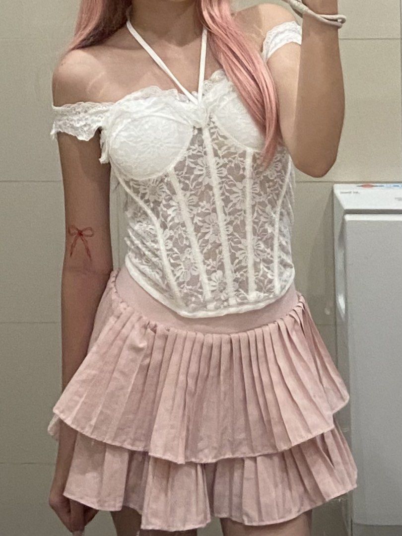 White Lace Corset Top (Category: Sleeveless) located in Manila. Submitted by dprjas (Listing ID 1447647891, Image 2). Description: used once only.