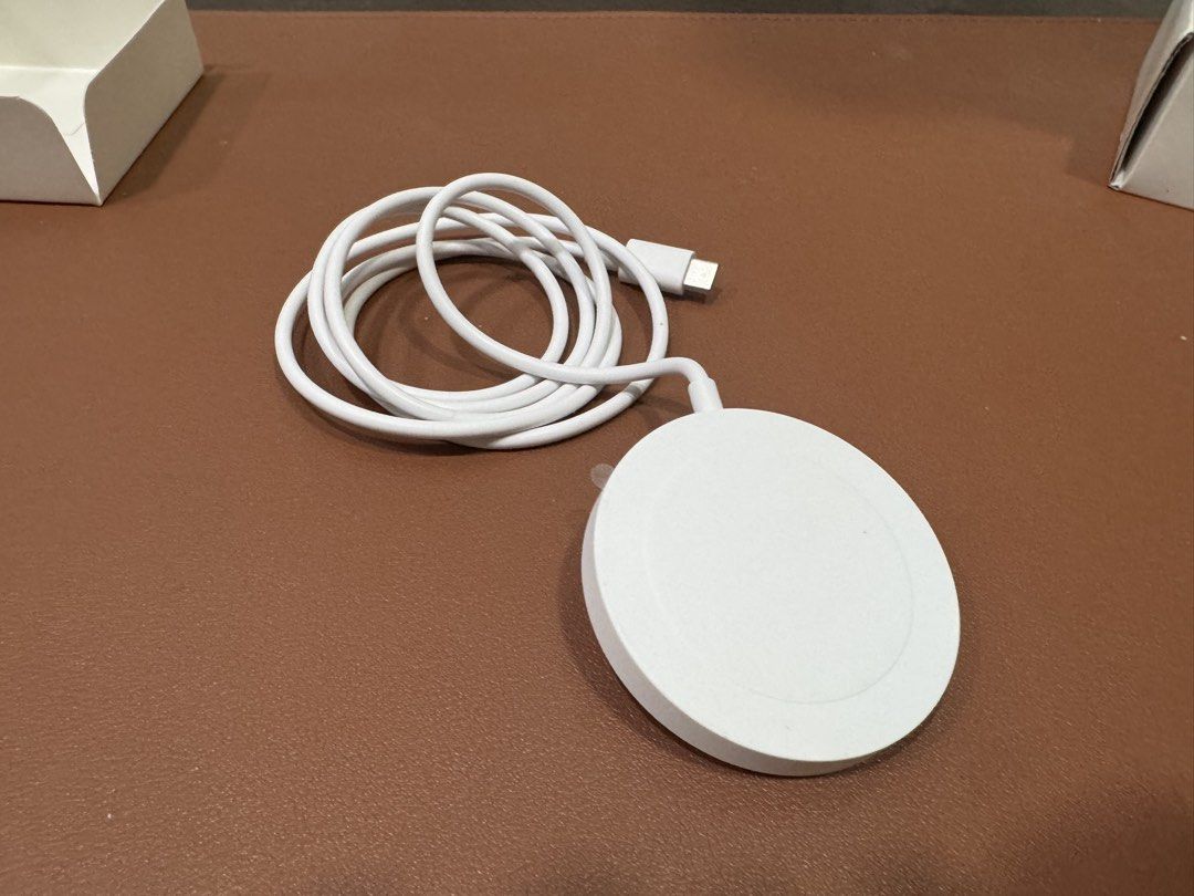 White Magnetic Charger with USB-C Cable (Category: Chargers & Cables) located in Manila. Submitted by kuroshirooreo (Listing ID 1447551639, Image 1). Description: - used only once - White round wireless charger - Includes white USB-C cable - Comes in original box with foam padding - Perfect for convenient wireless phone charging.