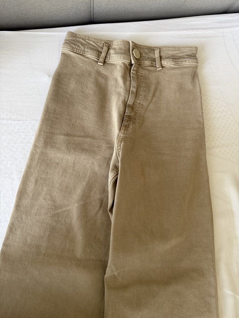 Zara Beige Wide Leg Cropped Pants (Category: Other Bottoms) located in Manila. Submitted by ella1222 (Listing ID 1447572698, Image 3). Description: - Zara beige pants - Wide leg and cropped style - Raw hem detail - Made in Tunisia - Size: EUR 38, USA 4, MEX 26 - Ideal for casual wear.
