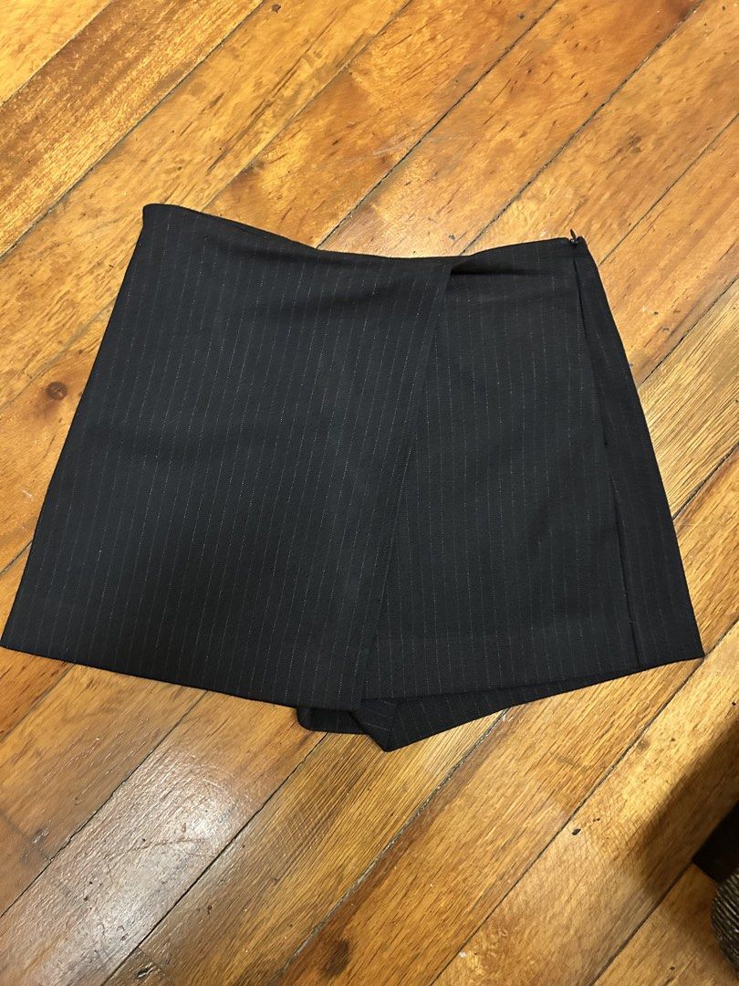 ZARA Black Pinstripe Wrap Skort Size S (Category: Skirts) located in Muntinlupa City. Submitted by caradb (Listing ID 1447654547, Image 1). Description: - Black skort with white pinstripes - Wrap front design - Side zip closure - Made in Morocco - Size S - Perfect for dressing up or down.
