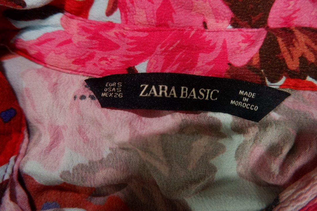 ZARA Floral Longsleeves (Category: Longsleeves) located in Manila. Submitted by ohwonus (Listing ID 1447602140, Image 2). Description: Zara Basic Floral Longsleeve.