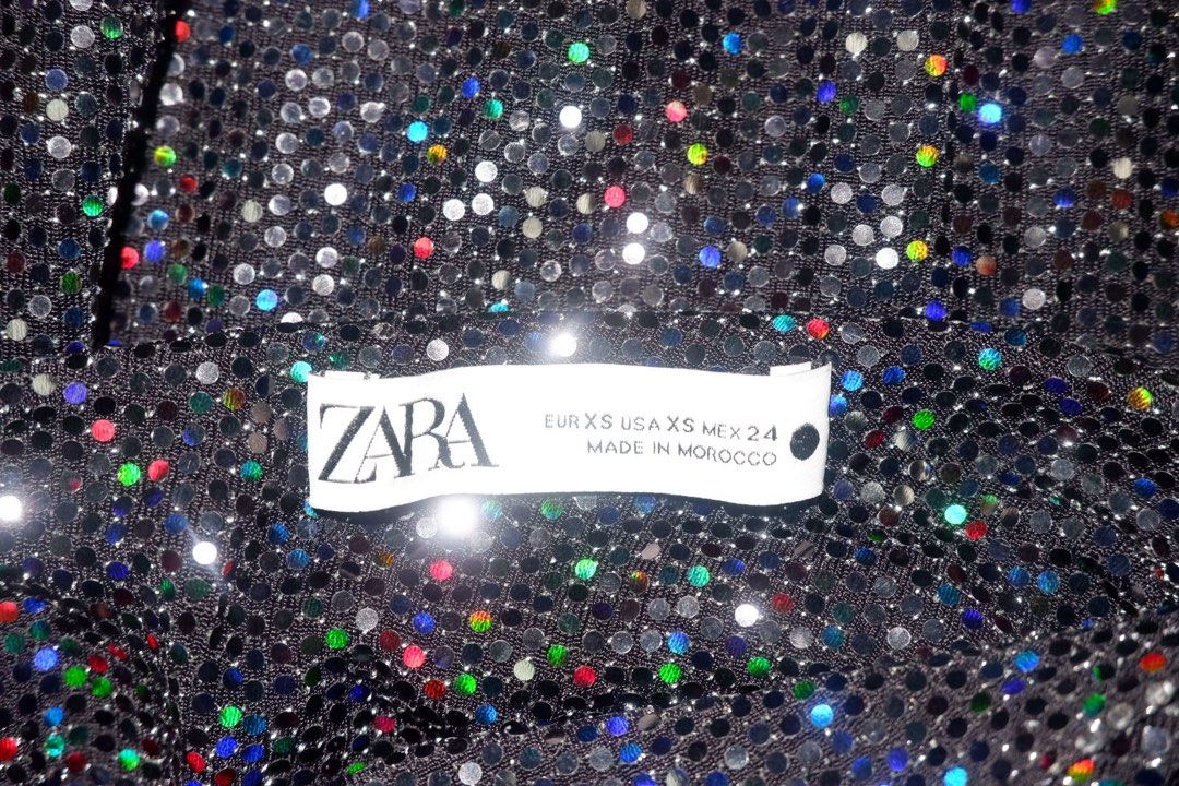 ZARA Party Dress (Category: Evening dresses & gowns) located in Manila. Submitted by ohwonus (Listing ID 1447600523, Image 2). Description: Sequin Mini Black Dress Slightly used, good condition .