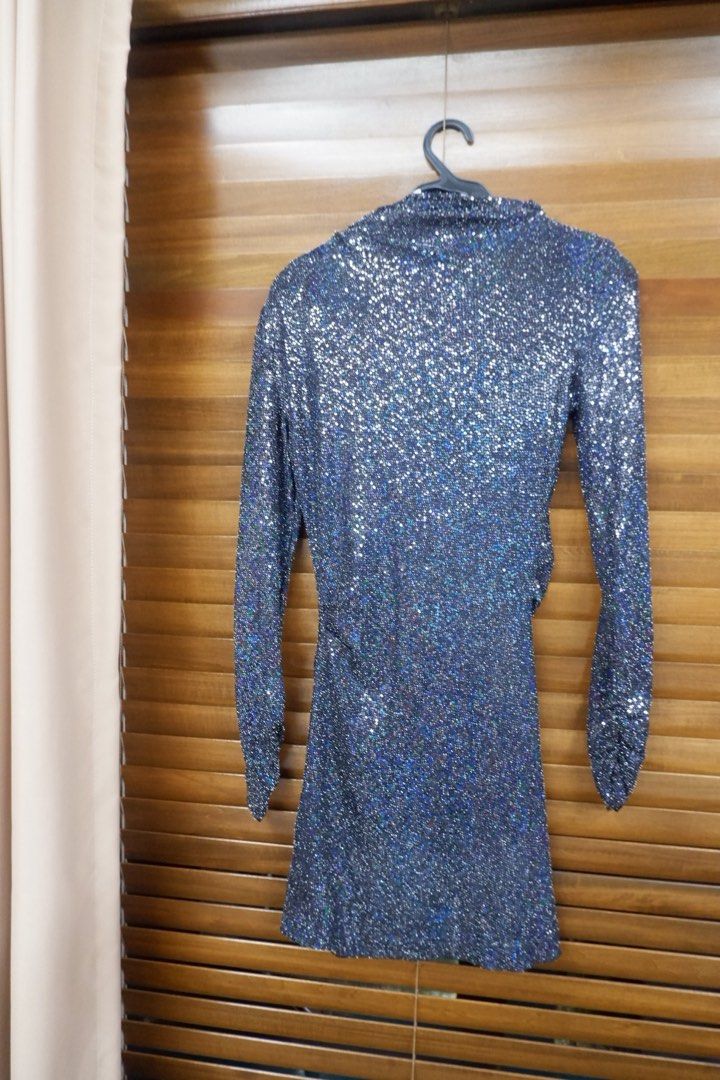 ZARA Party Dress (Category: Evening dresses & gowns) located in Manila. Submitted by ohwonus (Listing ID 1447600523, Image 3). Description: Sequin Mini Black Dress Slightly used, good condition .