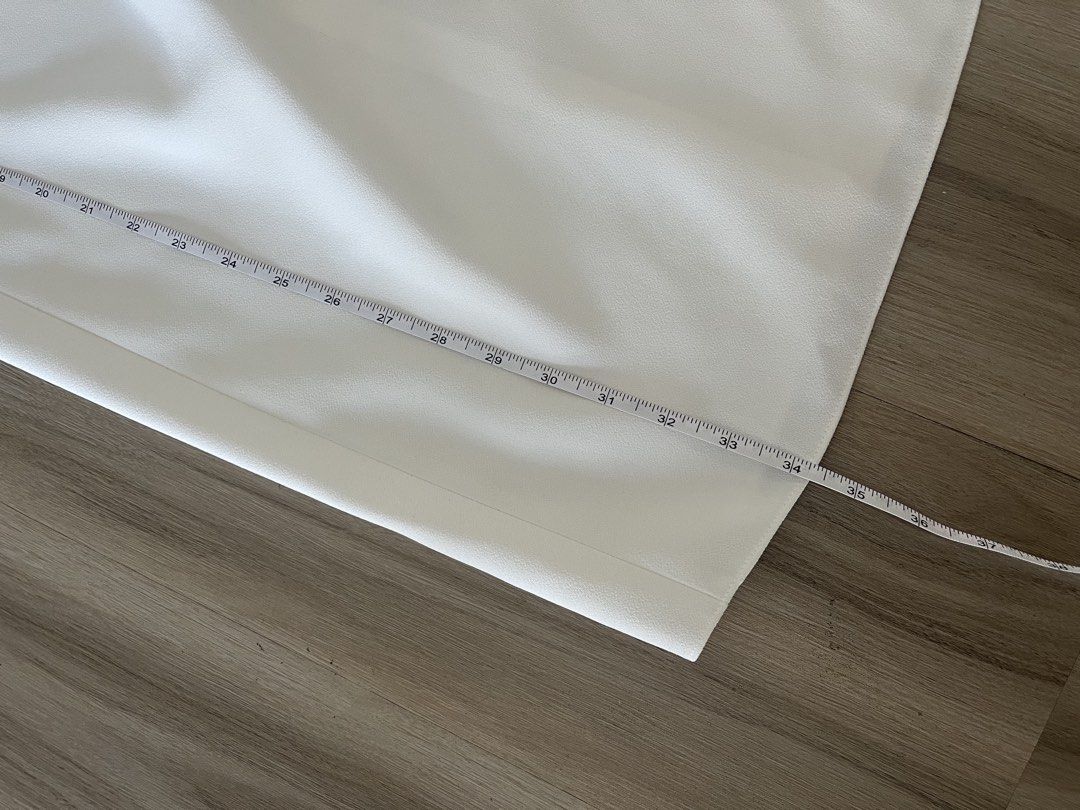 Zara White Midi Skirt Size S (Category: Skirts) located in Taguig. Submitted by prelovedcloset2 (Listing ID 1447490934, Image 3). Description: .