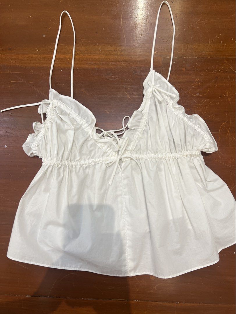 Zara White Ruched Tie Front Cami Top XS (Category: Sleeveless) located in Quezon City. Submitted by noblestone-df70 (Listing ID 1447664214, Image 2). Description: - Never worn - Bought this a long time ago - Ideal for summer or nights out.