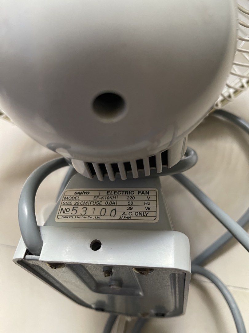 三洋風扇 （分類：其他家庭電器）位於 Hong Kong。 由 123gogoup 提交（商品編號 1447694605，圖片 3）。簡介： 三洋掛牆10吋風扇，較少使用，運作正常 日本製造，原裝掛牆配件冇，己買另一樣配合。