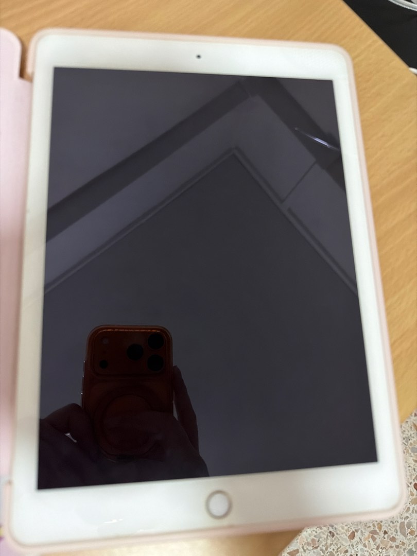 (Category: iPad) located in Singapore. Submitted by mikasam.439 (Listing ID 1447852739, Image 2). Description: Old yet functional IPad Air 2 64GB WiFi+Cellular Come with the pink case ❌Box ❌Charging Cable .