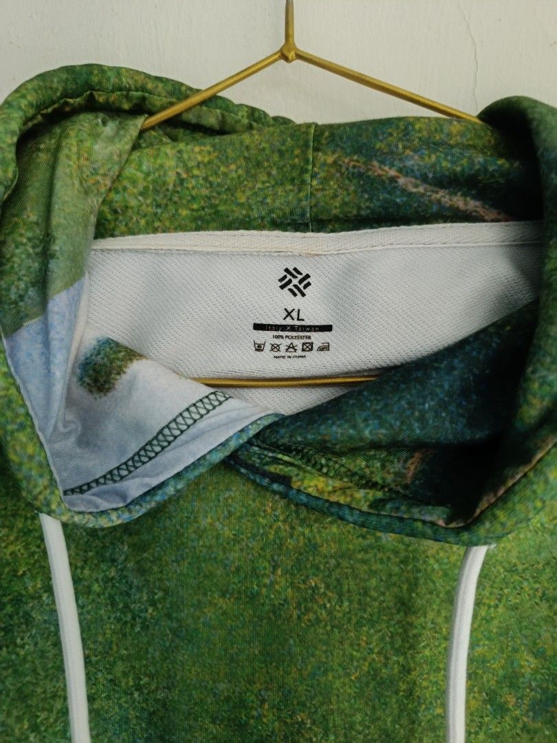 由 varatako32850 (刊登 ID 1447711543，圖片 3) 提交，位於 台北市 (Taipei) 的 全印花连帽衫 🍏 (類別：帽Ｔ、大學T)，說明：all over print hoodie peaceful community picture 宁静的社区景象。