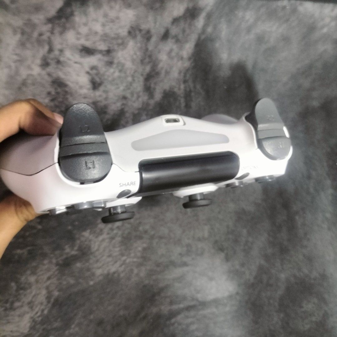 🎮 DualShock Wireless Controller (Category: Controllers) located in Naga. Submitted by arcivz (Listing ID 1447868708, Image 2). Description: ✅ Wireless connectivity ✅ All buttons and analog sticks are working properly + microphone and audio ✅ Responsive triggers and touchpad ✅ Good overall condition (please check photos) ✅ Tested and fully functional ✅ Can connect with laptop, ipad, mobile, pc, ps4 & ps4 pro via bluetooth.