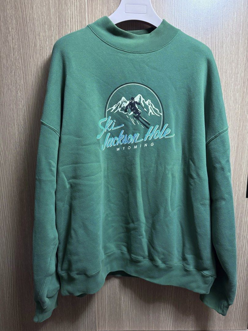 由 huumi4141 (刊登 ID 1447857823，圖片 1) 提交，位於 新北市 (New Taipei) 的 Abercrombie & Fitch 刷毛 大學踢 大學T OverSize 綠色 XL (類別：帽Ｔ、大學T)，說明：尺寸：XL 衣長：77 胸寬：73 連肩袖長：92。