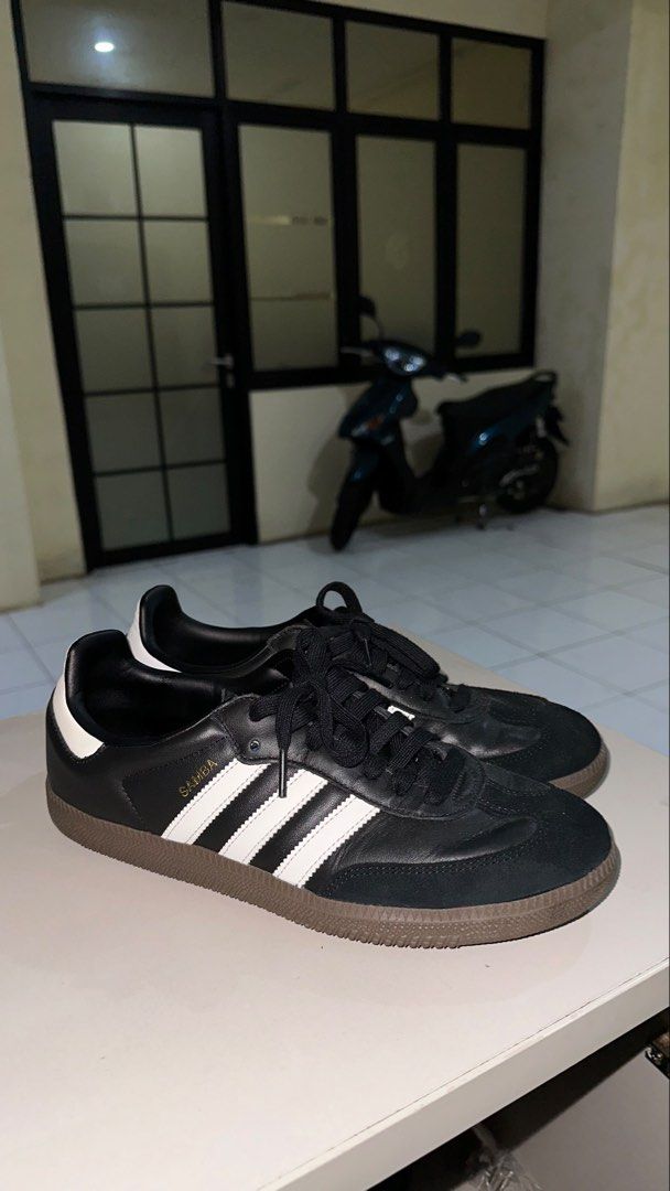 Adidas Samba OG Black White ORIGINAL NEGO (Kategori: Sneakers) berada di Tangerang. Dikirim oleh nadayashkl (ID iklan 1447766569, Gambar 1). Deskripsi: Pemakaian baru 4 kali boleh nego.