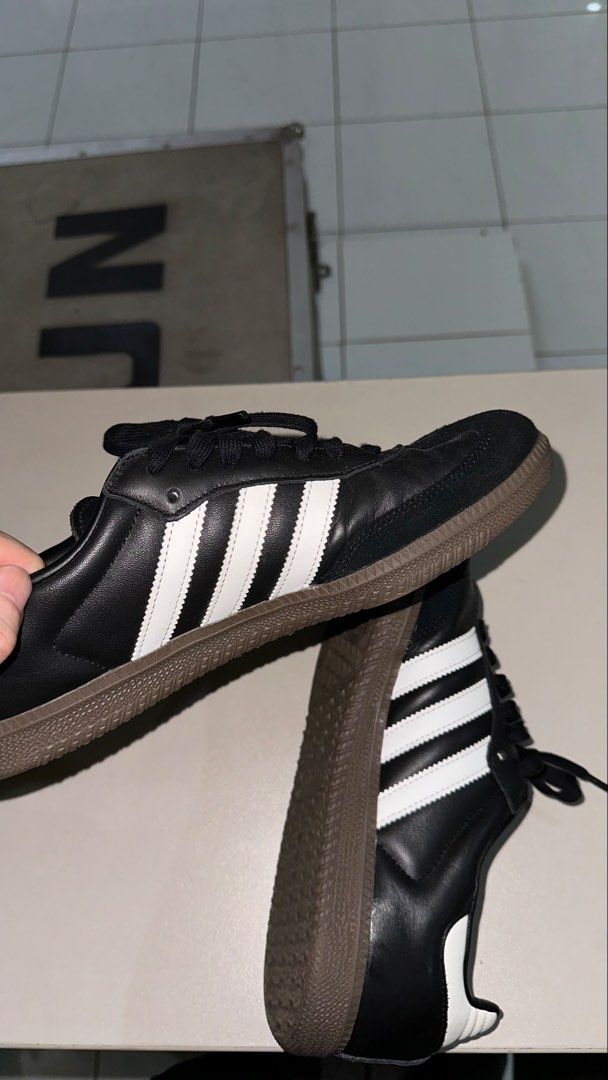 Adidas Samba OG Black White ORIGINAL NEGO (Kategori: Sneakers) berada di Tangerang. Dikirim oleh nadayashkl (ID iklan 1447766569, Gambar 2). Deskripsi: Pemakaian baru 4 kali boleh nego.