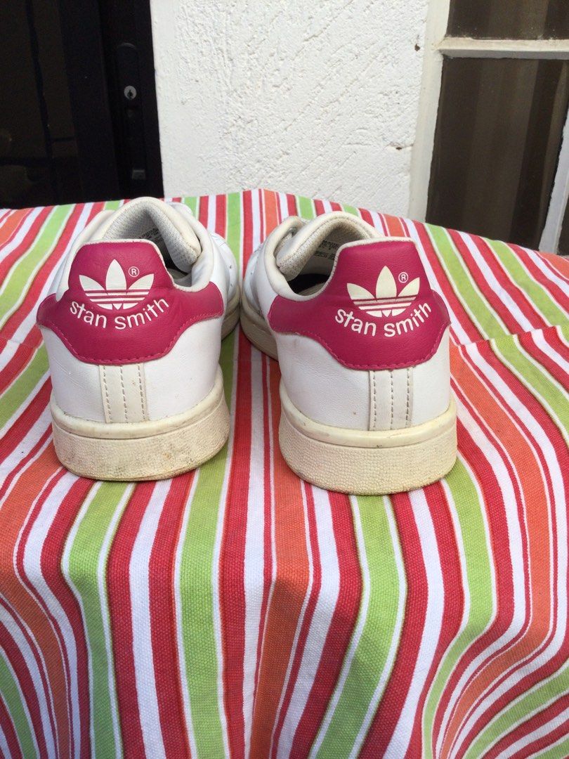 Adidas Stan Smith White Red Leather Sneakers (Category: Sneakers) located in Los Banos. Submitted by bingo1962 (Listing ID 1447773838, Image 2). Description: Classic Adidas Stan Smith sneakers. White leather with red accents on the heel and tongue. Perforated stripes on the sides. Laces are white. These are a staple for any casual outfit. Great for everyday wear..