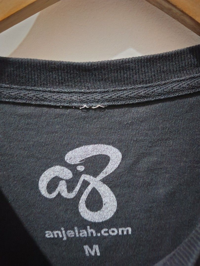Anjelah Johnson (Bon Qui Qui) (Category: Tshirts & Polo Shirts ) located in Taguig. Submitted by wethrifting2021 (Listing ID 1447703361, Image 3). Description: Item: Anjelah Johnson (Bon Qui Qui)🔥 ‎Size: OPT Anjelah . Com and Cut Tag (M) ‎Width: 20 ‎Length: 27.5 ‎Condition: Excellent ‎Issue: Stain, Hairline SWIPE MORE DETAILS. DM to purchase 📩.