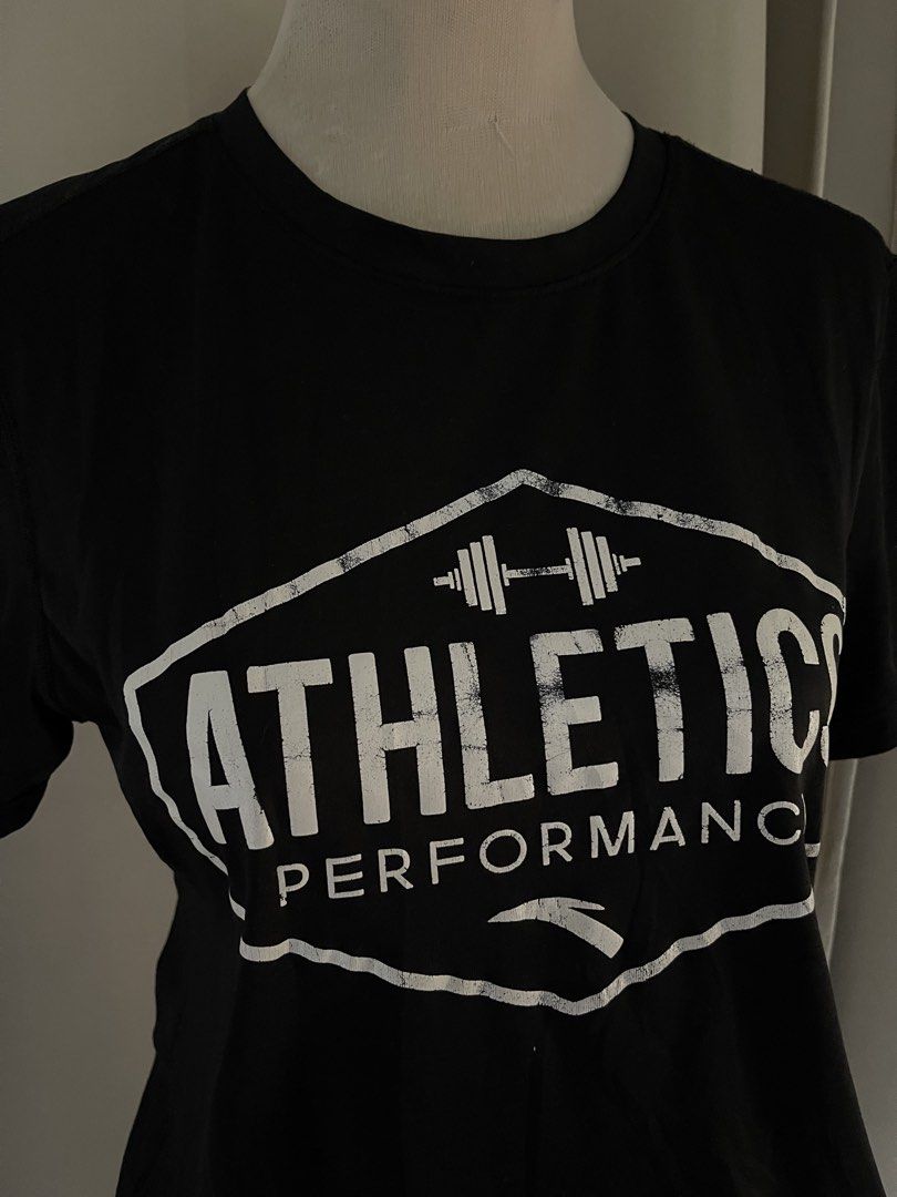 ANTA Black Athletics Performance T-shirt (Category: Shirts) located in Cainta. Submitted by zlove111 (Listing ID 1447753048, Image 3). Description: - Brand: ANTA - Color: Black (front), Navy Blue (back) - Graphic: 'Athletics Performance' with distressed effect on front - Detail: Small ANTA logo on sleeve - Back: Plain navy blue - Ideal for: Workouts, gym sessions, casual wear.
