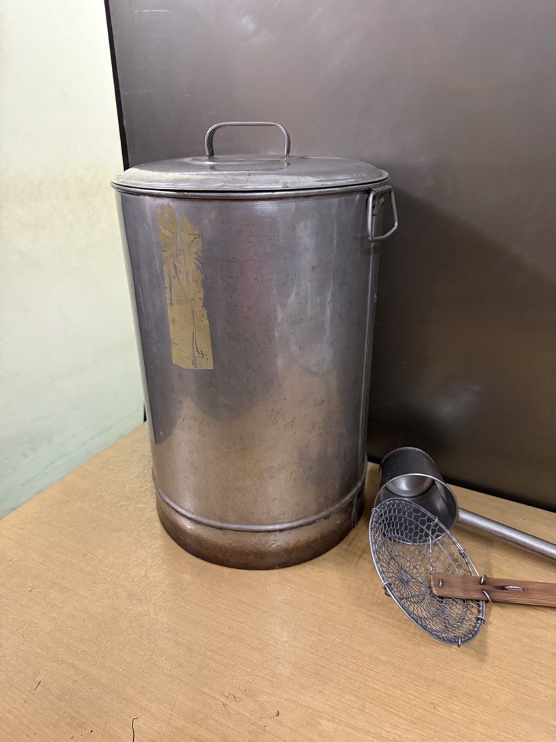 Assorted kitchenware (Category: Other Kitchen Appliances) located in Kuala Lumpur. Submitted by happyshoppinz (Listing ID 1447817754, Image 2). Description: Take all for only 50 or pm for single item .