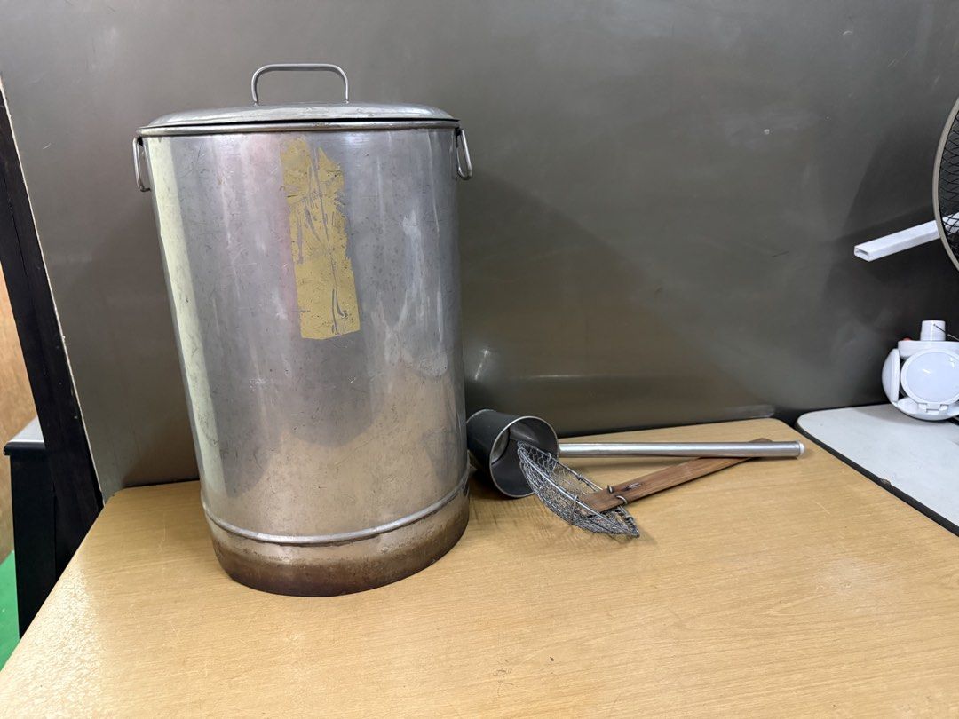 Assorted kitchenware (Category: Other Kitchen Appliances) located in Kuala Lumpur. Submitted by happyshoppinz (Listing ID 1447817754, Image 1). Description: Take all for only 50 or pm for single item .