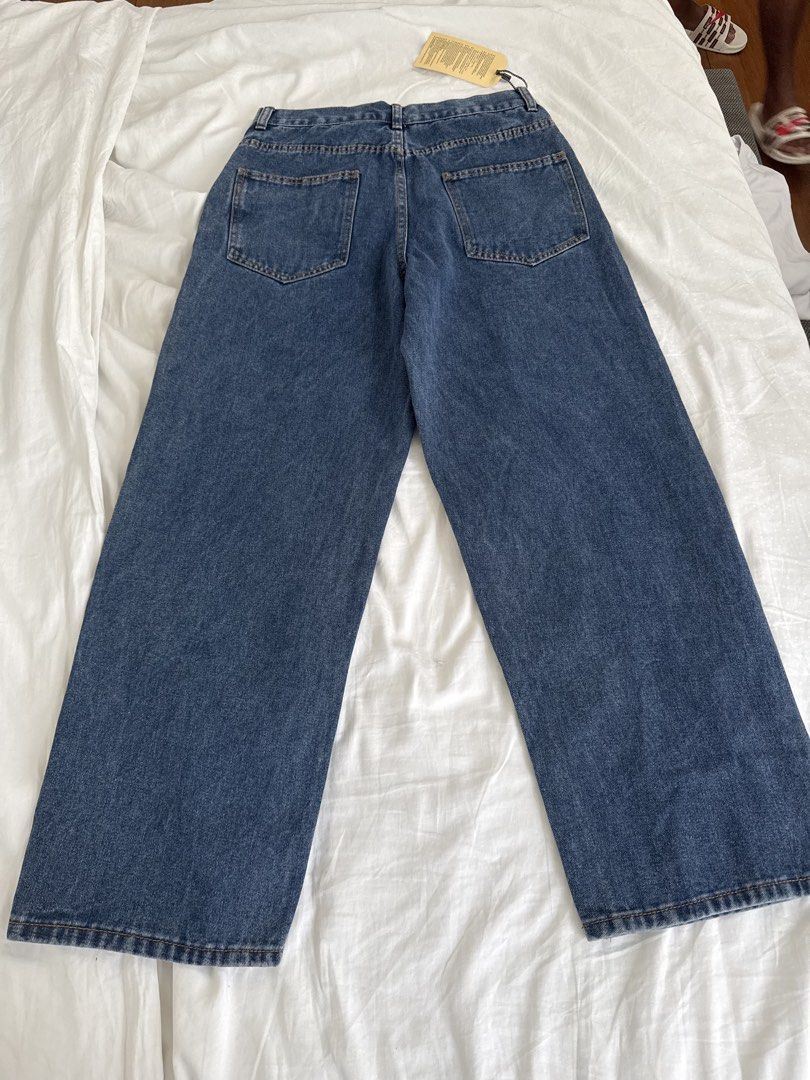 August 1 Jeans - Blue Wash Denim - Size 30 (Category: Jeans) located in Quezon City. Submitted by enchongsarchives (Listing ID 1447737643, Image 2). Description: - Brand: August 1 - Color: Blue wash denim - Fit: Straight leg - Style: Classic five-pocket - Condition: Brand new with tags attached - Size: 30 - Features: Versatile for everyday wear, easy to pair with any top.