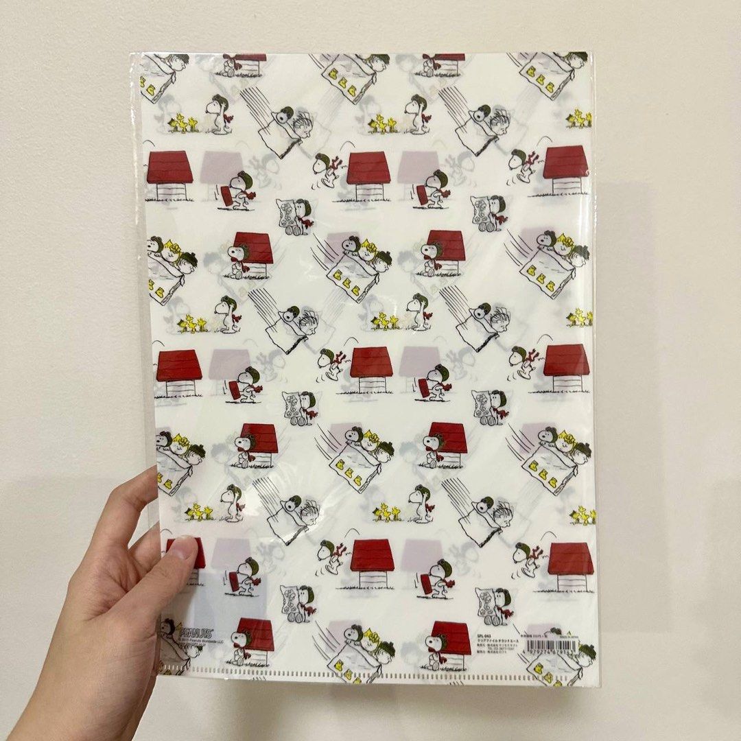 [Authentic] Snoopy Peanuts A4 Plastic File Folder Clear Document Folder Organizer (Category: Stationery & School Supplies) located in Quezon City. Submitted by brandedusagoodies (Listing ID 1447857952, Image 2). Description: Authentic Snoopy Peanuts A4 plastic file folder featuring adorable Snoopy and Woodstock designs. Perfect for organizing school papers, office documents, certificates, worksheets, and important files. Features • Authentic Pean