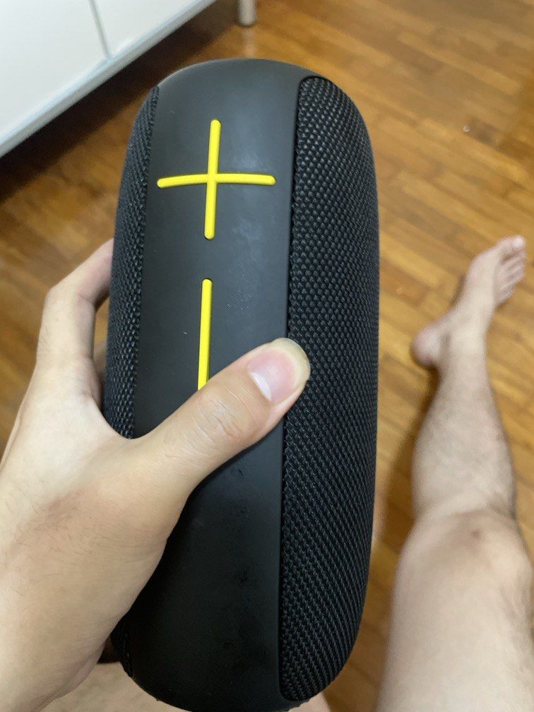 Awei Bluetooth Speaker . (Category: Soundbars, Speakers & Amplifiers) located in Singapore. Submitted by yhlee12345 (Listing ID 1447761021, Image 1). Description: Used 1 once or twice & have the brand new packaging smell . * Comes with new usb “ Type - C” cable & “ AUX “ wire , with the speaker manuel book itself ..