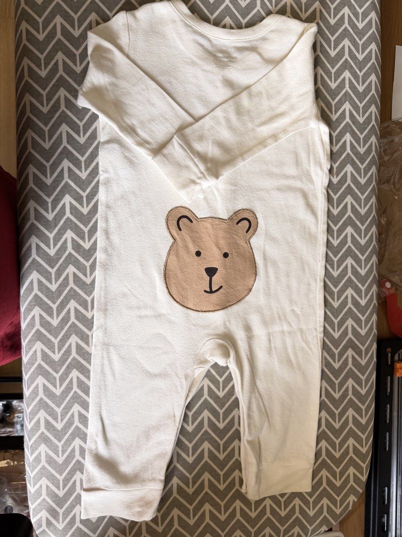Baby Gap "First Favorites" Cream Bear Romper 6-12 Months (Category: Babies & Kids Fashion) located in Kuala Lumpur. Submitted by mayza.horse (Listing ID 1447750978, Image 2). Description: - Cream colored long-sleeved romper - Baby Gap brand - Cute bear applique on the front - Small embroidered bear logo near collar - Full button-down front for easy dressing - Made from soft cotton.