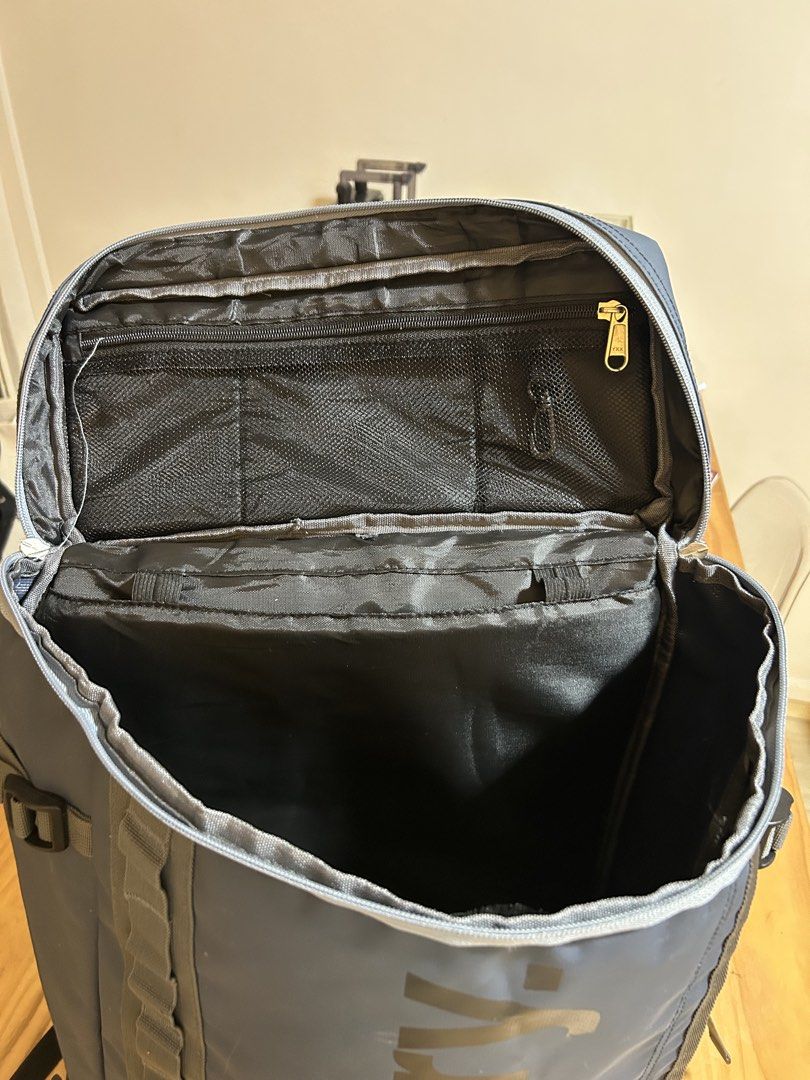 Backpack (Category: Backpacks) located in Singapore. Submitted by whowhoooo (Listing ID 1447812526, Image 7). Description: U paid what u get and clearing off too many bags .