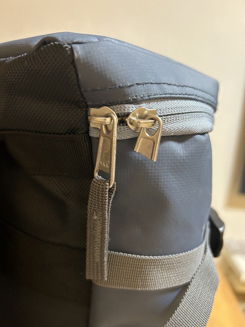 Backpack (Category: Backpacks) located in Singapore. Submitted by whowhoooo (Listing ID 1447812526, Image 9). Description: U paid what u get and clearing off too many bags .