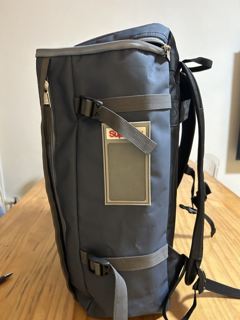 Backpack (Category: Backpacks) located in Singapore. Submitted by whowhoooo (Listing ID 1447812526, Image 4). Description: U paid what u get and clearing off too many bags .